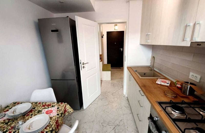 Alquiler de un moderno piso de 2 habitaciones con cocina independiente y balcón, 55 m², en Bucarest, Rumanía